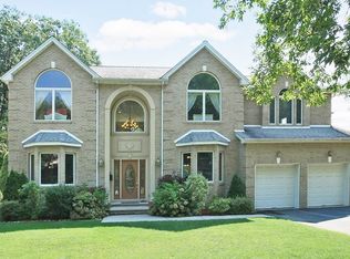 352 Elliot Pl, Paramus, NJ 07652