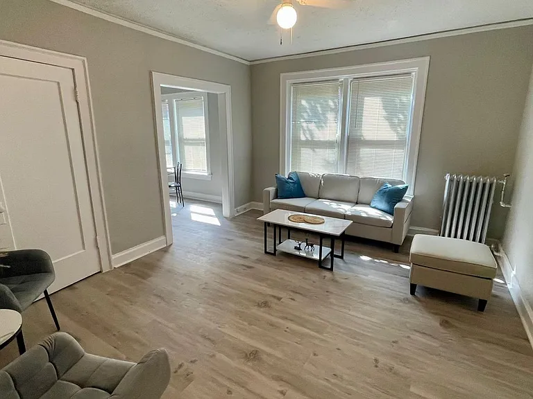 Welcome to 11118 Clifton Ave, Cleveland's premier apartment community. — Photo 12