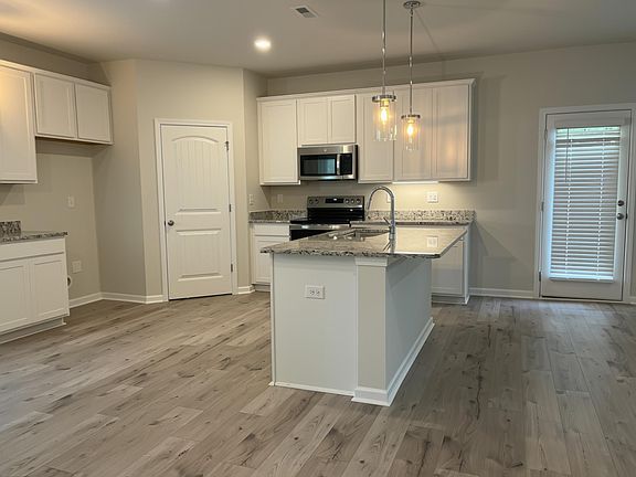 3rd image of 204 Juniper Valley Cir