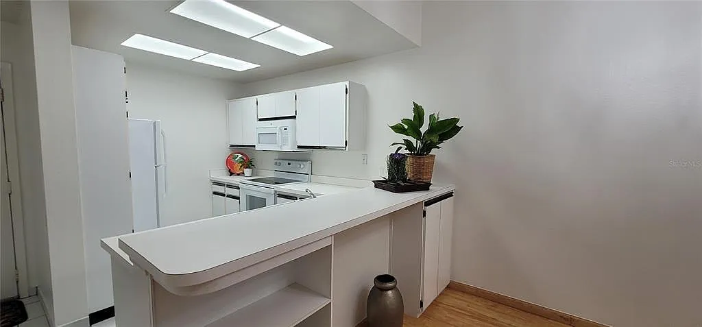 2 bed, 956 sqft, $1,595 — Photo 3