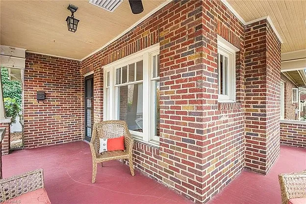 Front porch (furniture included)