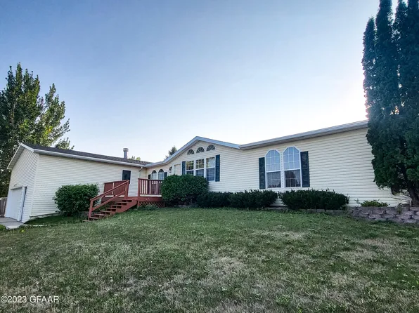 5101 7th Ave N, Grand Forks, ND 58203