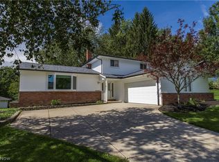 5660 Elm Hill Dr, Solon, OH 44139
