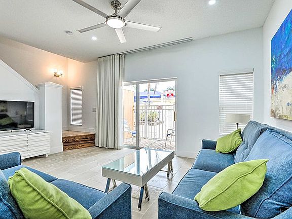3rd image of 1003 Park Club Dr