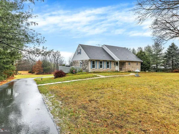 810 Hill Dr, Douglassville, PA 19518