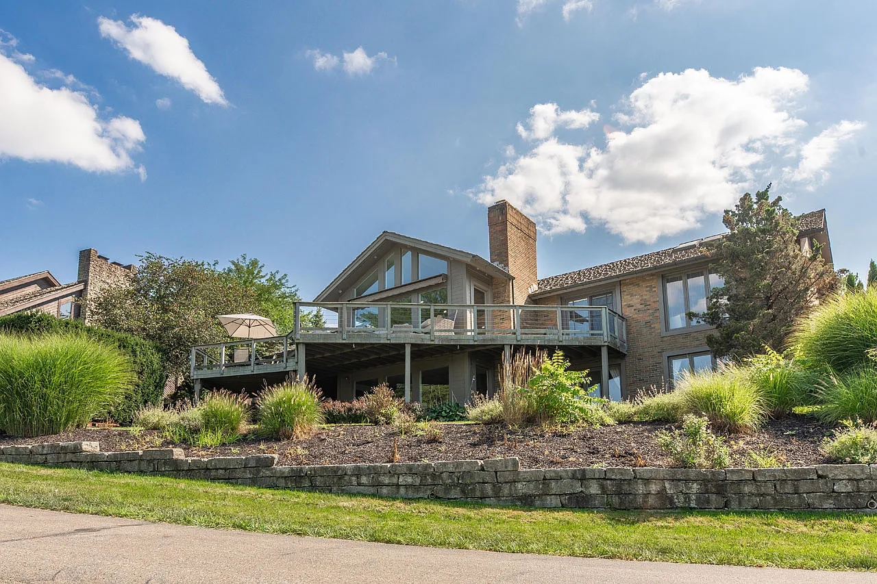 5 bed, 5.5 bath, 3799 sqft, $7,200 — Photo 4