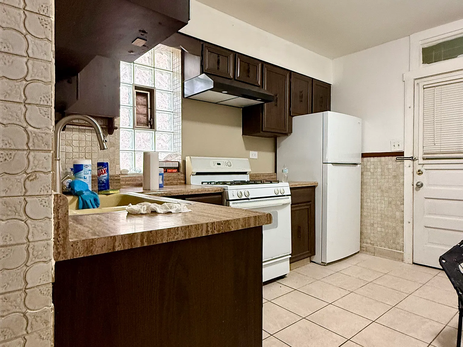 2 bed, 850 sqft, $1,800 — Photo 2