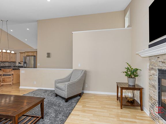 5th image of 14288 James St