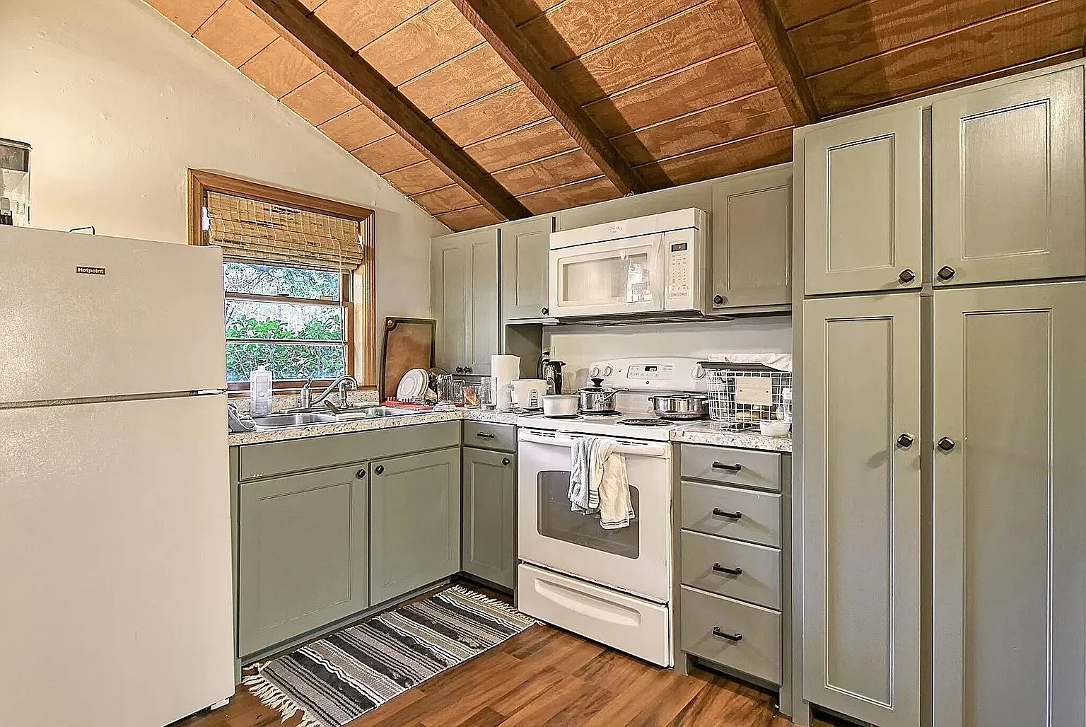 2001 Central Avenue Cottage - Cotta... — Photo 2
