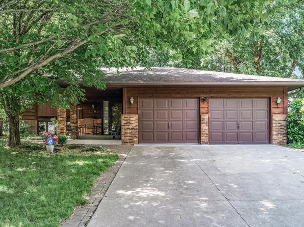 3195 Park Overlook Dr, Shoreview, MN 55126