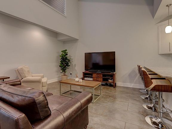 2nd image of 204 Highland Oaks Ln