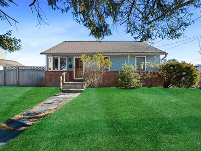 45 Parliament Place, North Babylon, NY, 11703