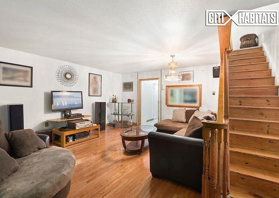2nd image of 512 Schenck Ave