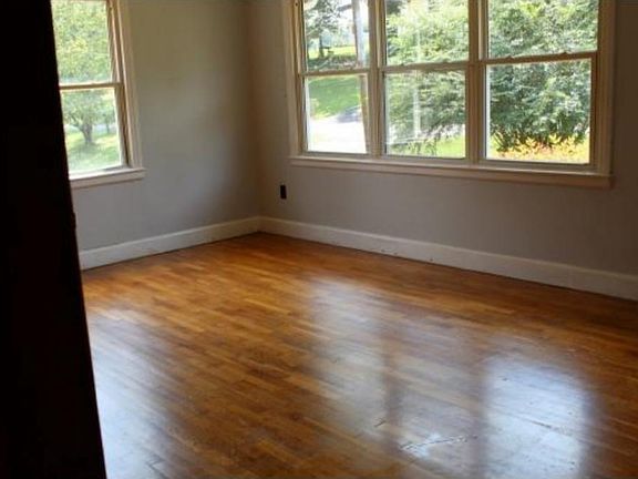 3rd image of 107 Reynolds Ave