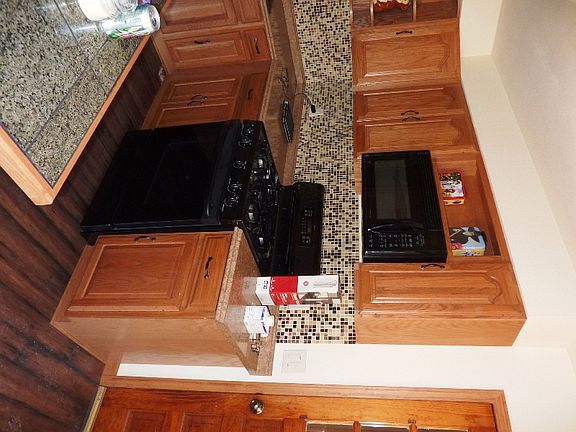 Gas stove w/ warming drawer.