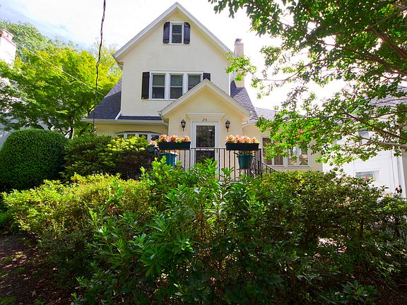 2nd image of 25 Mersereau Ave