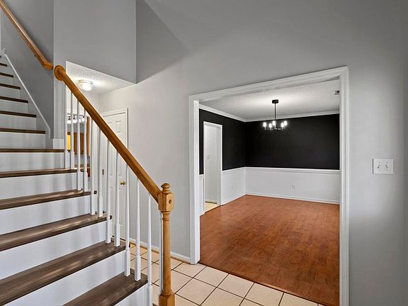 3rd image of 820 Commons Dr N