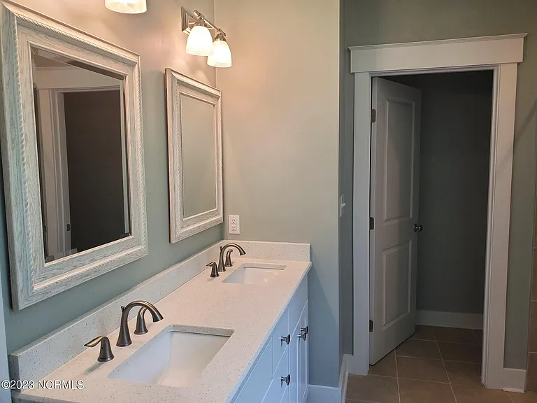 112 Meadowbrook Ct — Photo 41