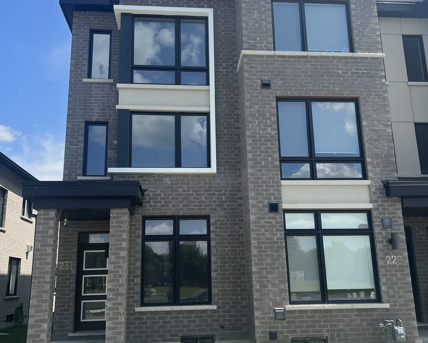 4 bed, $3,200 — Photo 1