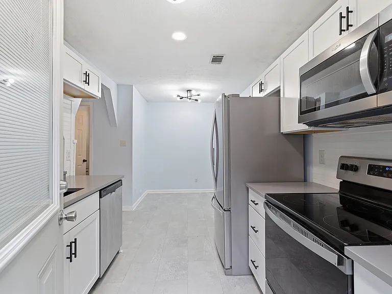 7668 NW Chatham Cir — Photo 12