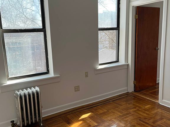 3rd image of 3256 41st St APT 4B