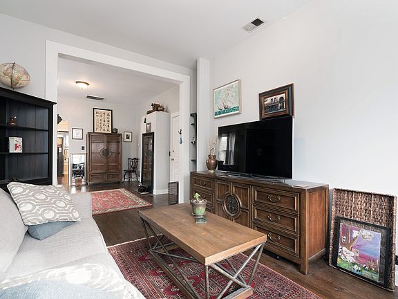 3rd image of 2548 W Medill Ave #2