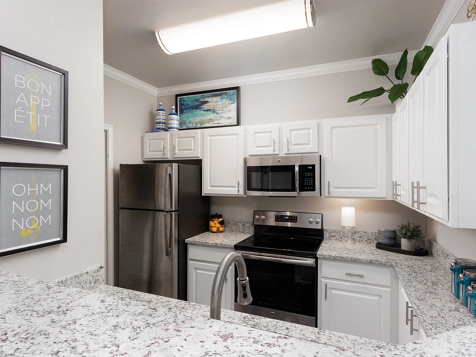 Creekside 121 Apartments — Photo 1