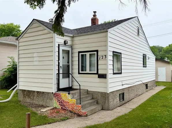 123 RUTH STREET E, Saskatoon, SK S7K 0J7