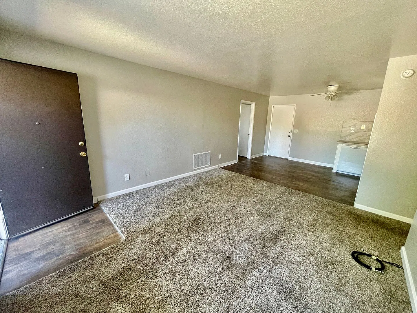 Your New Home Awaits! Cozy 1 Bed / 1 Bath for Rent — Photo 2