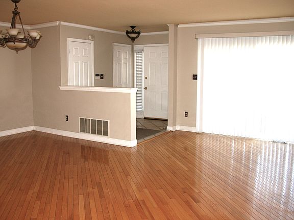 5th image of 9004 Sheffield Dr