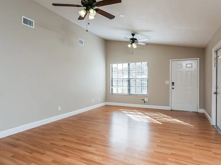 360 Melton Dr — Photo 4