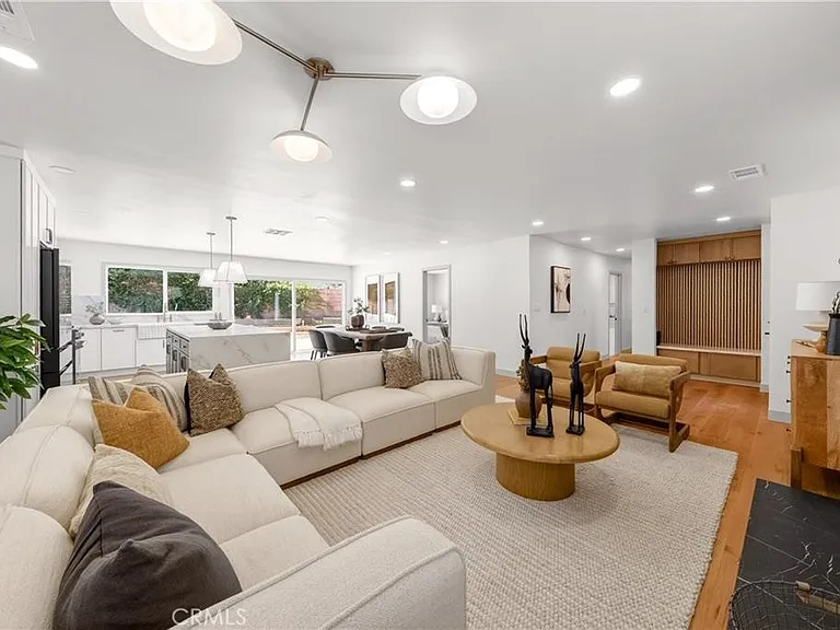 1691 Bullard Ln — Photo 2