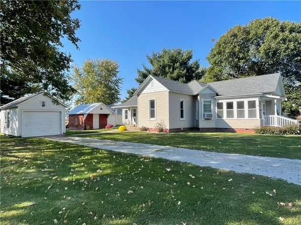 209 N French St, Brocton, IL 61917