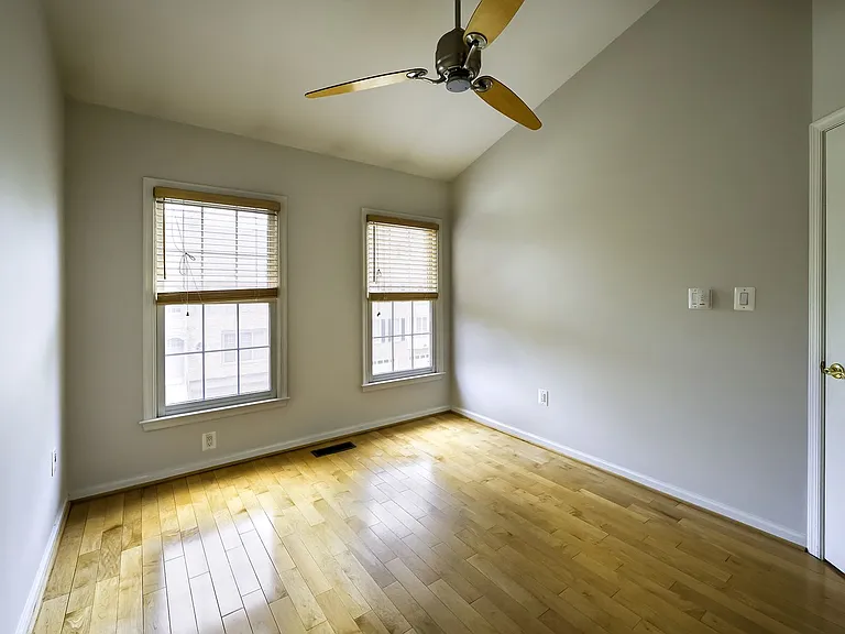1156 Regal Oak Dr — Photo 44
