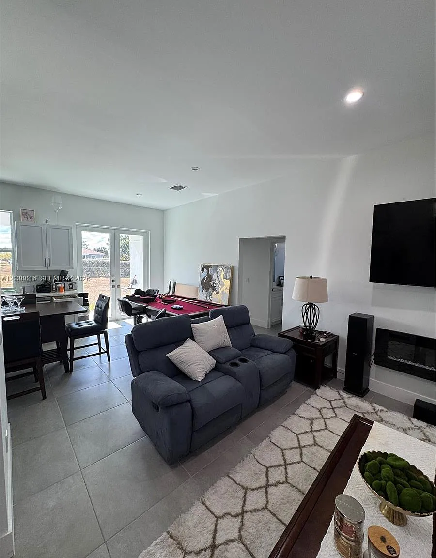 3 bed, 2.5 bath, 1783 sqft, $2,500 — Photo 4
