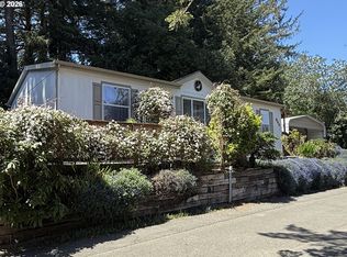 665 Village Pines Dr, Coos Bay, OR 97420
