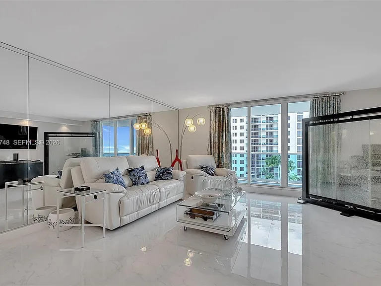 2301 Collins Ave #810 — Photo 8