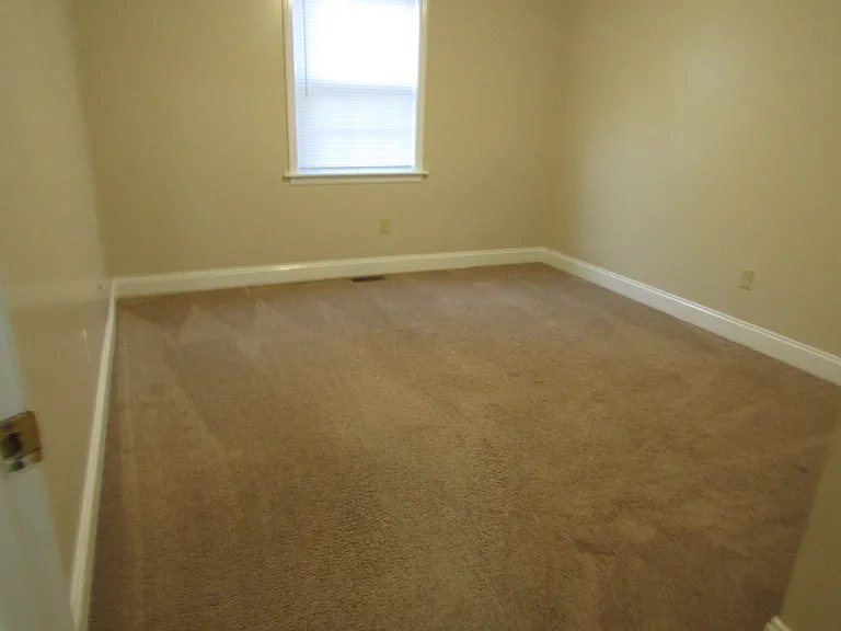124 Shirley Cir #B — Photo 4