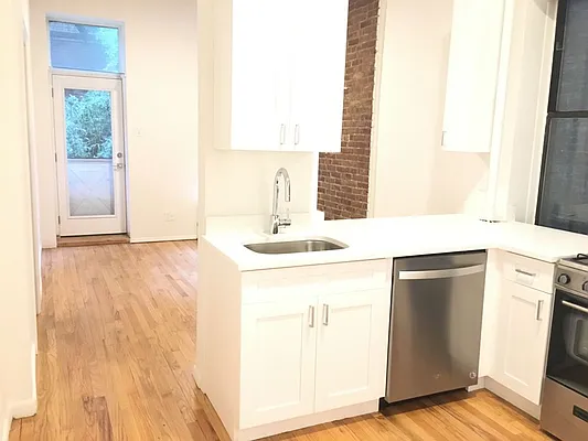 Rented by Sky Management | media 7