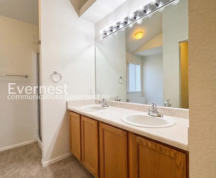 10545 Ashwood Ct — Photo 15