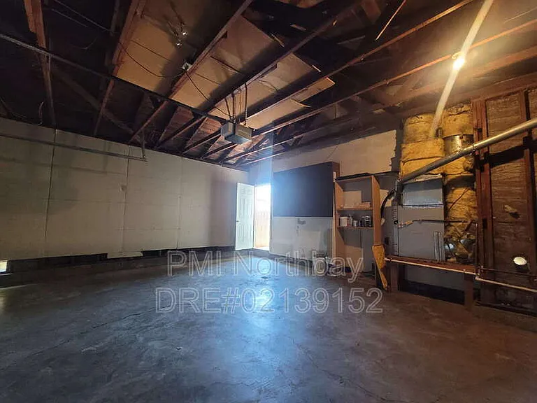 1019 Wallace St — Photo 14