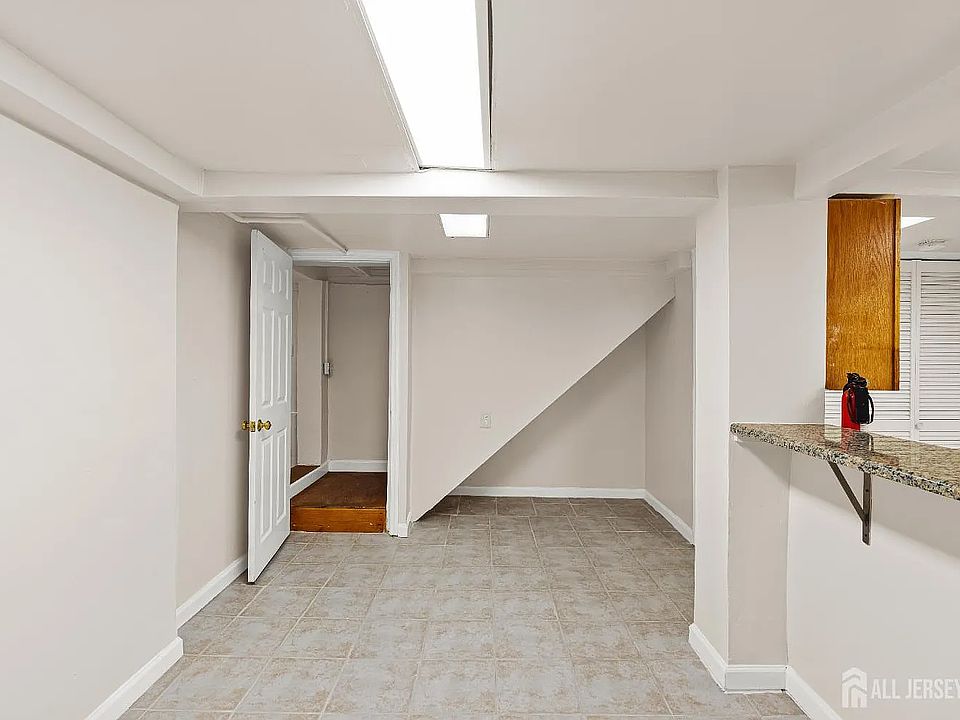 1st image of 1 Stanton St #1A