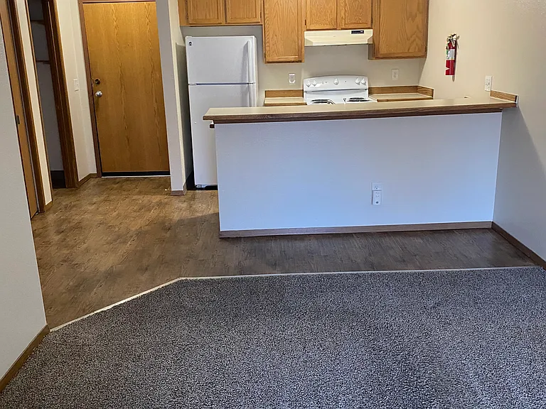 Green Tree Apartments — Photo 1