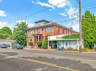 4025 SE Hawthorne Blvd #F395b40b0, Portland, OR 97214