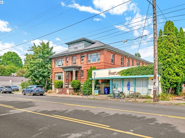 4025 SE Hawthorne Blvd #F395b40b0, Portland, OR 97214