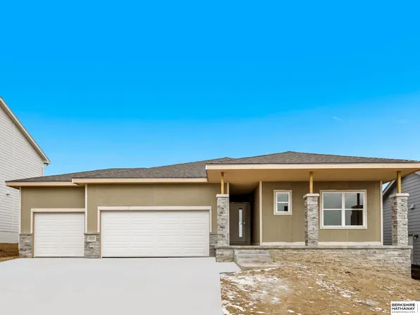 18410 Palisades Dr, Omaha, NE 68136