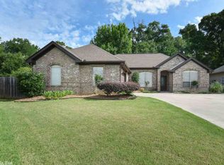 106 Crystalwood Ct, Little Rock, AR 72210