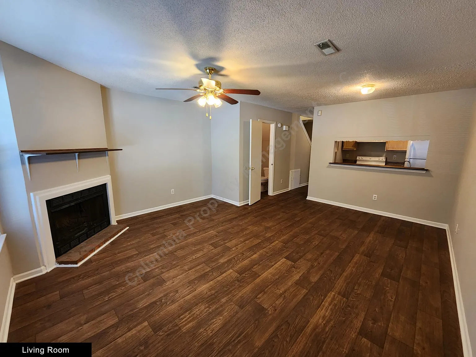 2 bed, 1.5 bath, 1000 sqft, $1,050 — Photo 2