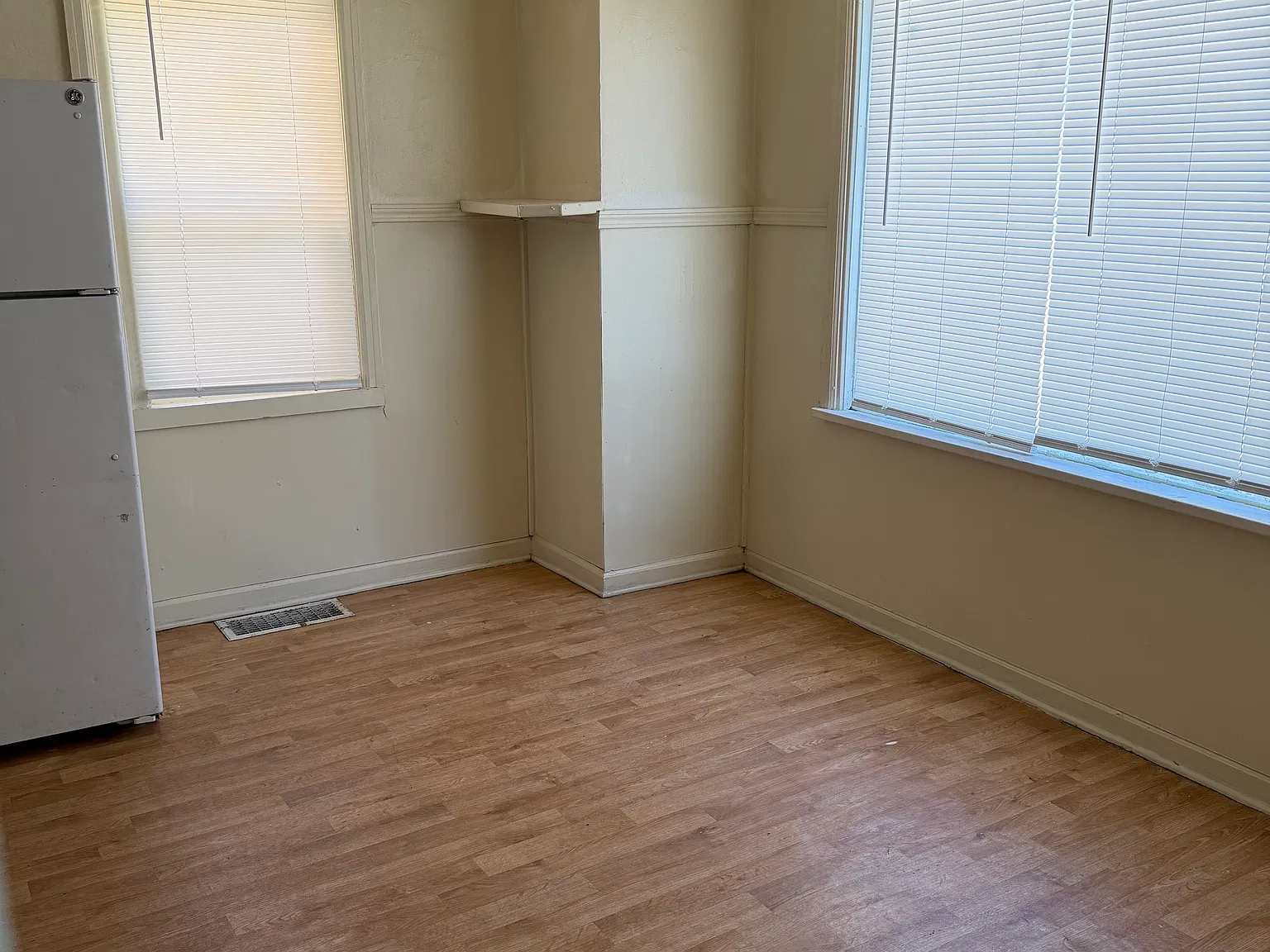 3 bed, $1,300 — Photo 4