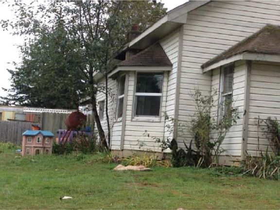 2nd image of 2329 Shirley St